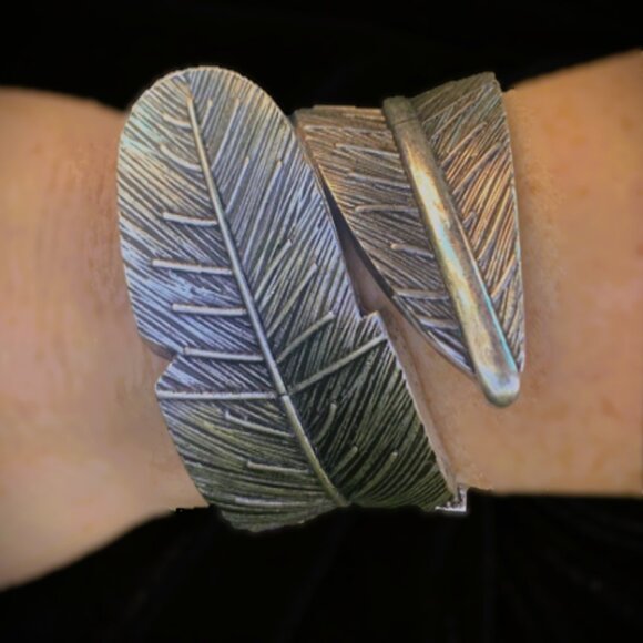 Vintage Silver Tone Feather Hinged Cuff Bracelet Versatile Boho Artisan-style - Picture 1 of 9